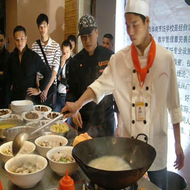 面条培训 学牛肉面技术到鼎好培训，味好价廉