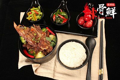 醬骨飯加盟費(fèi)貴嗎?開一家辣骨鮮辣骨飯店大概要多少錢