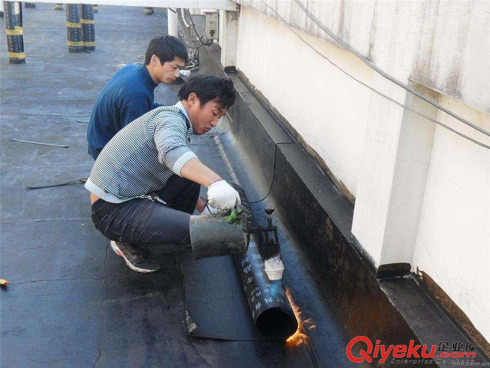 蘇州吳中區(qū)樓房屋頂漏水防水補(bǔ)漏按平房算多少錢一個平方