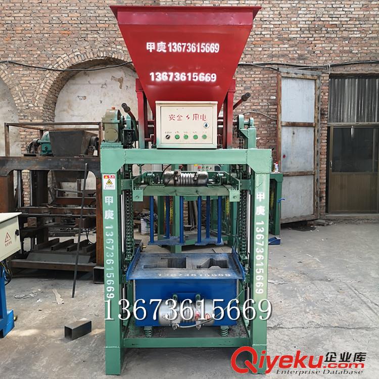 圍墻擋土砌塊磚機(jī) 互扣式連鎖護(hù)坡磚機(jī) 榮勛技術(shù)制磚機(jī)設(shè)備