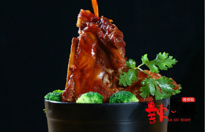 開一個特色辣骨鮮辣骨飯加盟店日均能有多少利潤