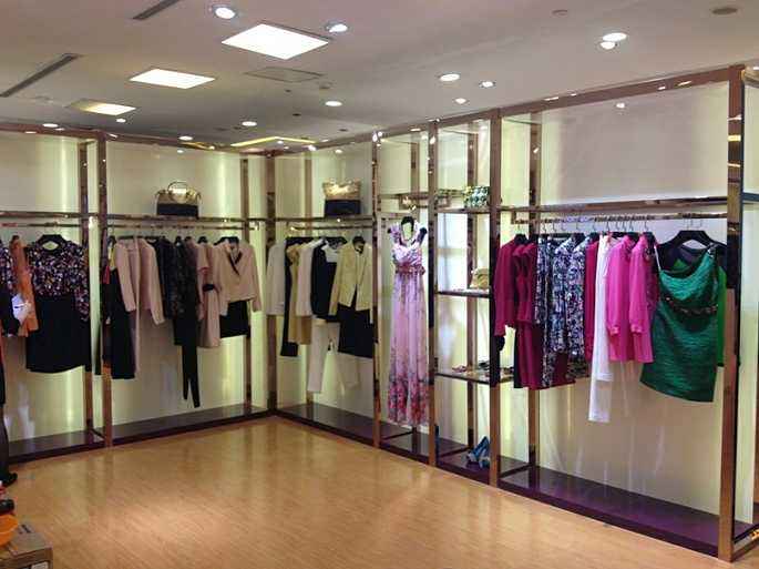 女士服裝店貨架展示架、服裝店裝修貨架圖片、服裝店貨架效果圖