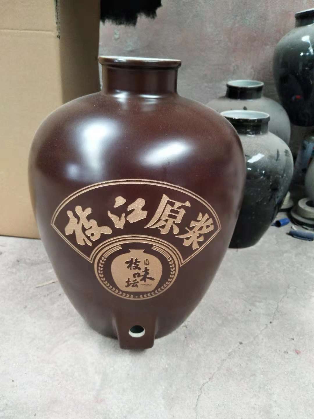 景德镇青花瓷50斤酒坛酒缸批发，山东陶瓷酒坛子酒缸定做厂家