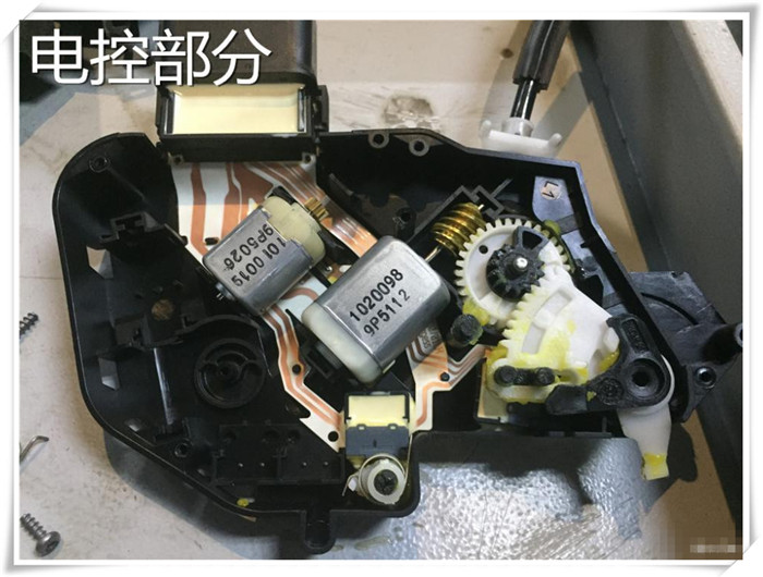 北京路虎車門鎖不上可以更換鎖塊電機解決原始圖片3