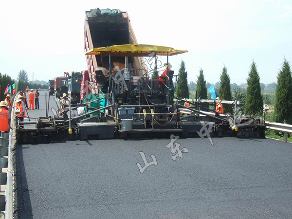 ZY3400B型滑模式水泥攤鋪機