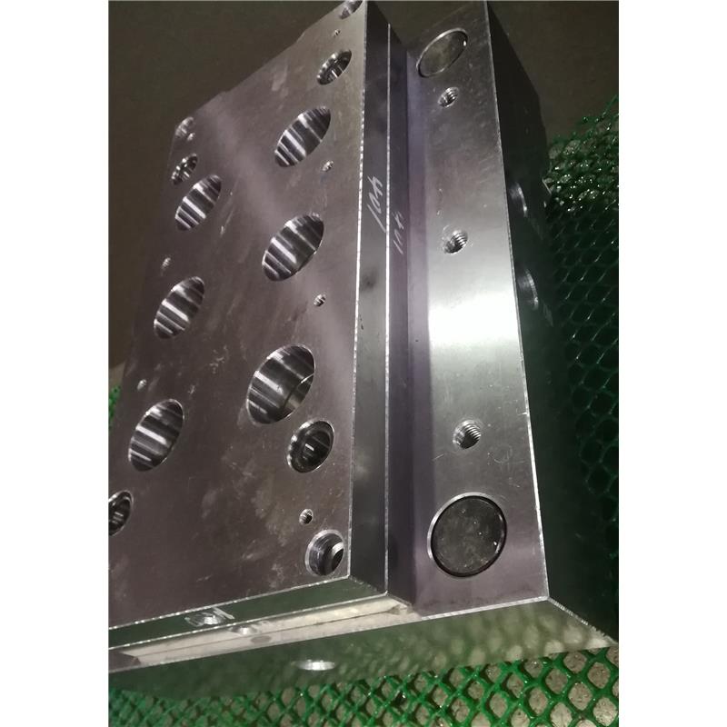 B plate, needle plate reverse assembly